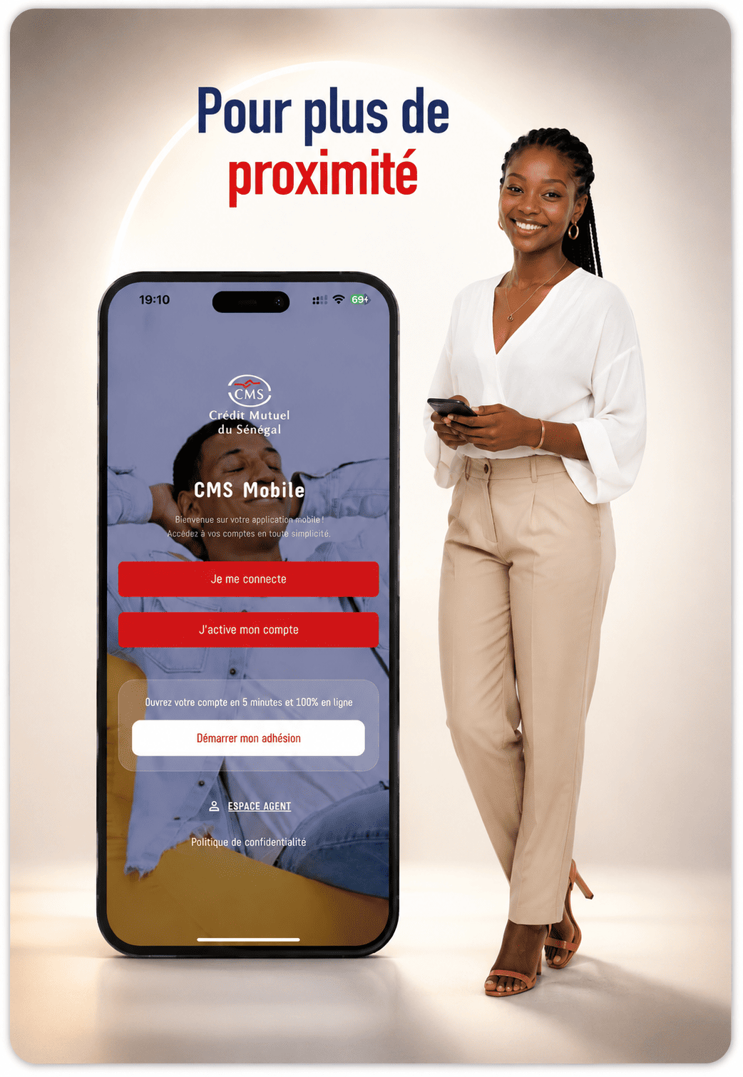 Client du Crédit Mutuel du Sénégal utilisant CMS Mobile pour sa demande de crédit en ligne